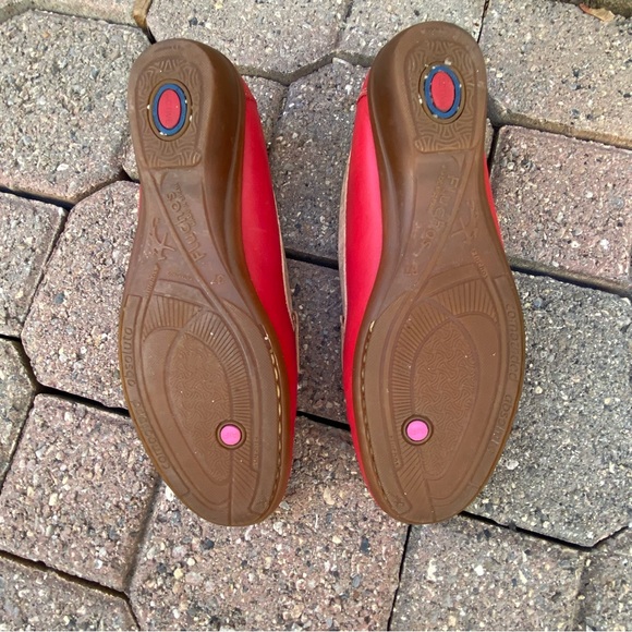 Flouchos Femme women red & beige, front tassels slip on loafers. Size 37. Used. - Picture 3 of 5